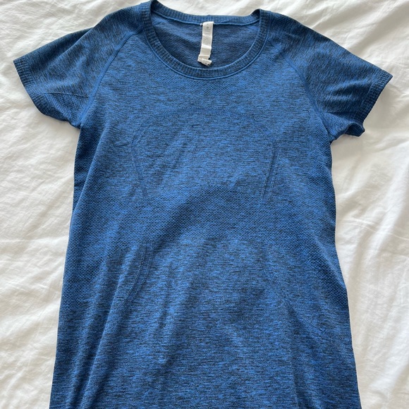 Lululemon gently used - Swiftly Tech Short Sleeve Shirt - color no longer sold - Picture 1 of 2